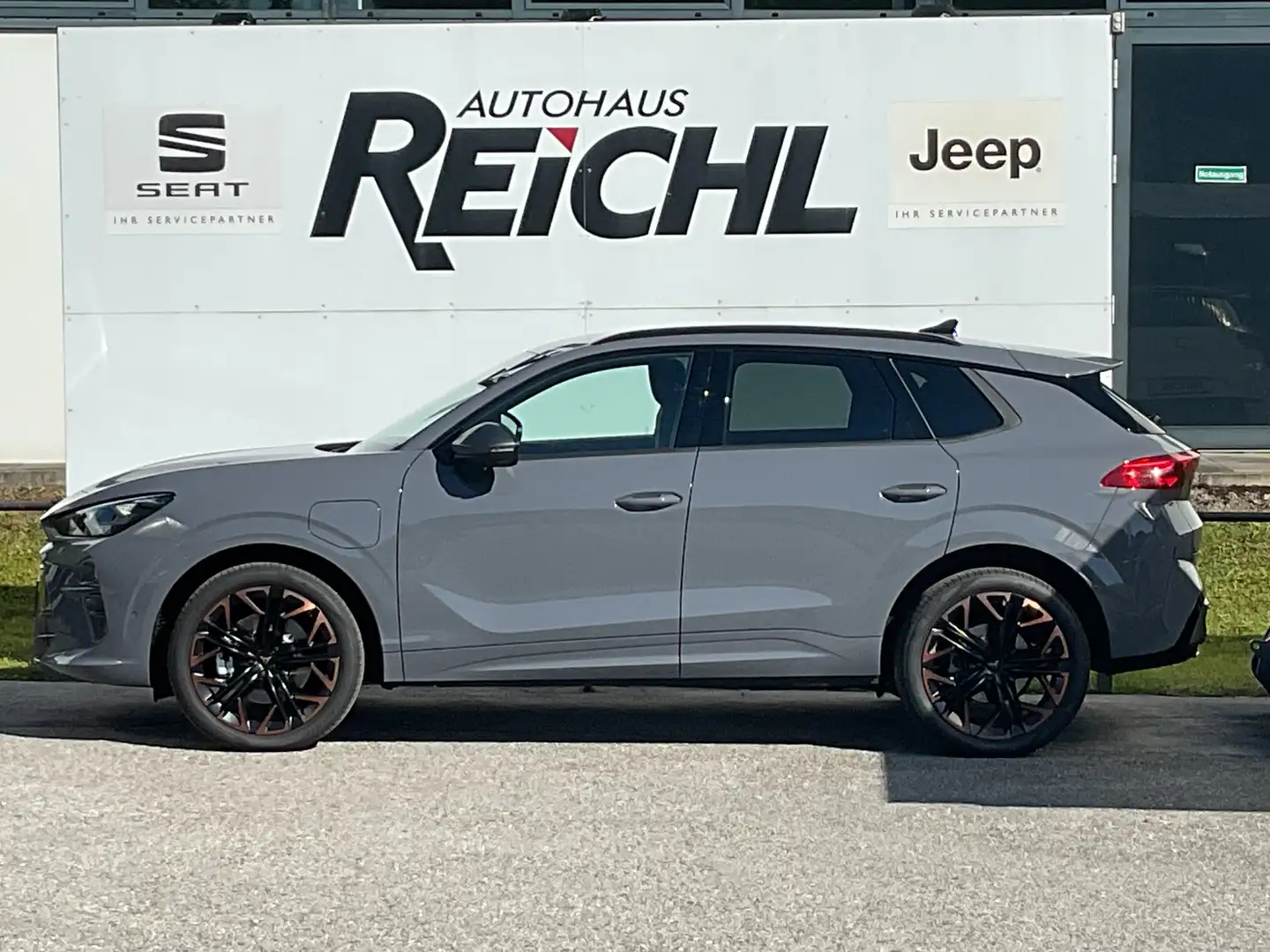 CUPRA Terramar 1,5 e-Hybrid 204 PS - Upgrade- u.Intel.-Paket, 20" Grau - 1