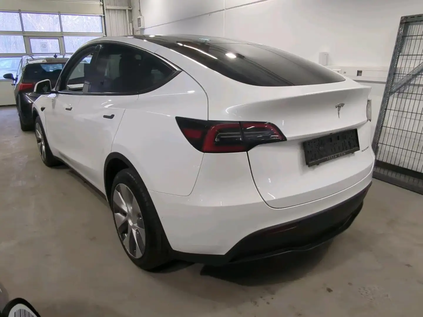 Tesla Model Y Long Range AWD 75kWh Weiß - 2