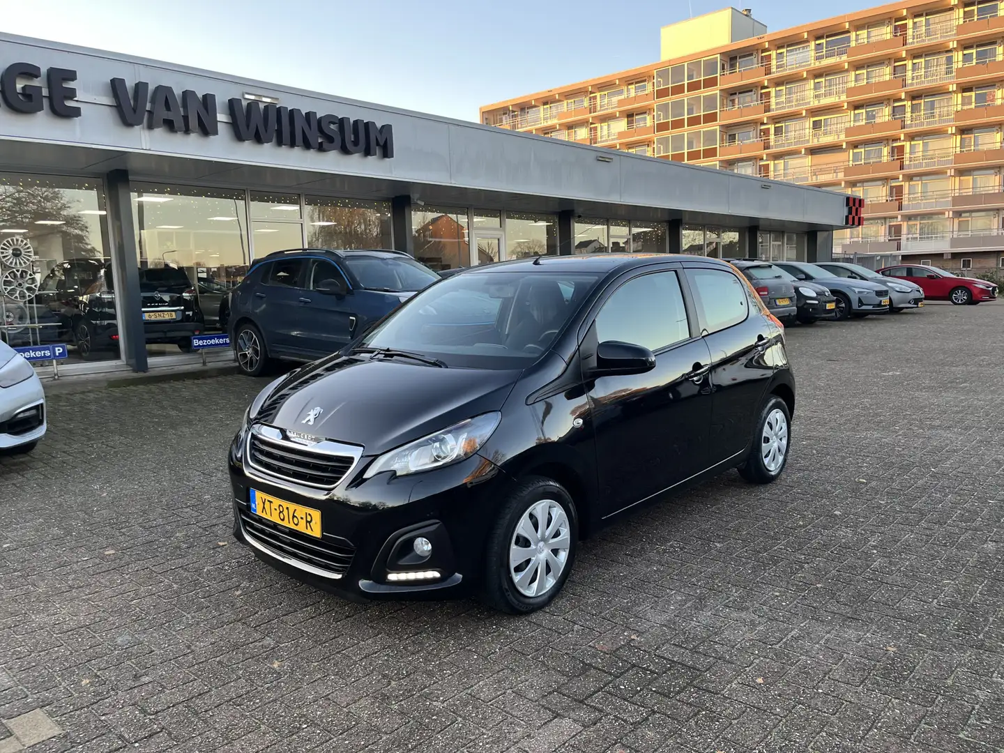 Peugeot 108 1.0 e-VTi Active airco bluetooth led nap Zwart - 1