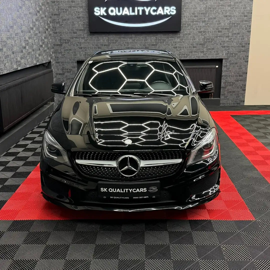 Mercedes-Benz CLA 220 CDI Shooting Brake AMG Line Schwarz - 2