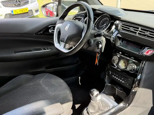 Citroen DS3 view 4