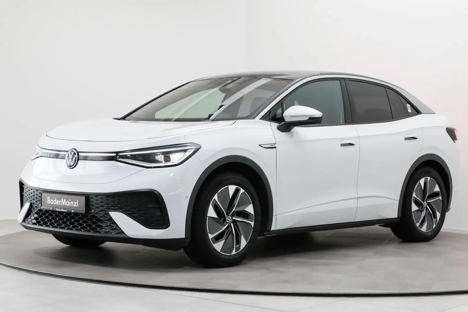 Volkswagen ID.5 Pro 77kWh (82kWh) AHK Kam. Matrix WäPu ACC Weiß - 2