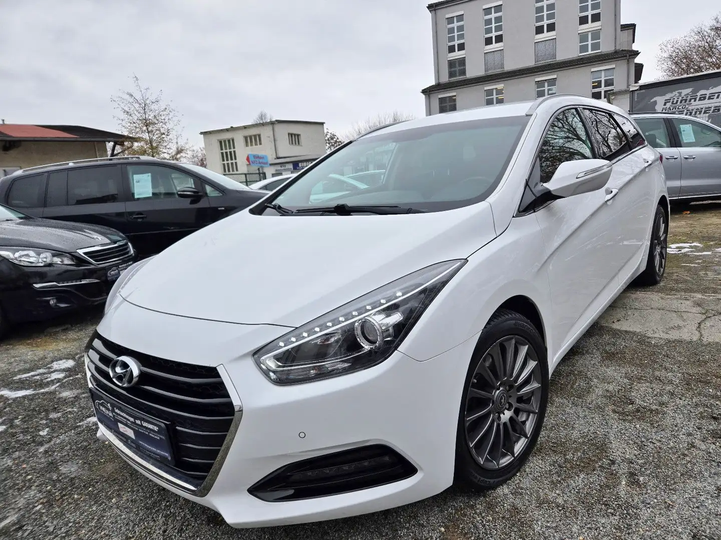 Hyundai i40 cw blue Trend / Automatik Weiß - 1