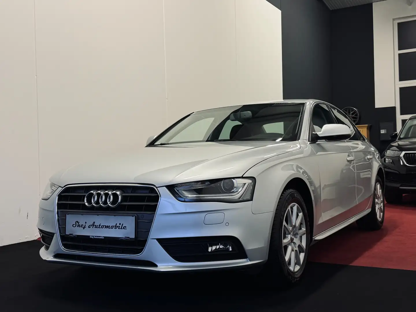 Audi A4 2.0 TDI*Facelift*Wenig Km* Grau - 1