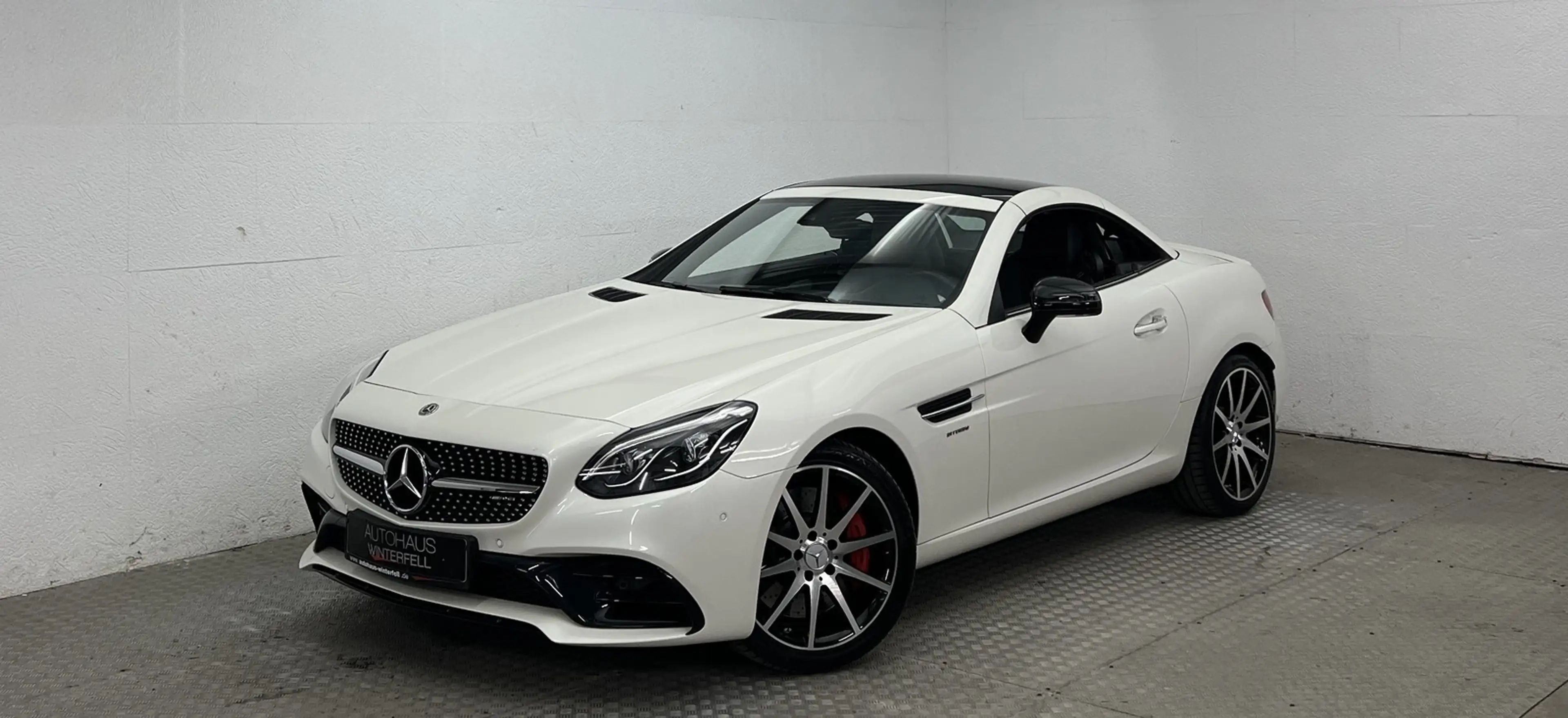 Mercedes-Benz SLC 43 AMG PERFOR CARBON KAMERA+MEMO+KEYLESS