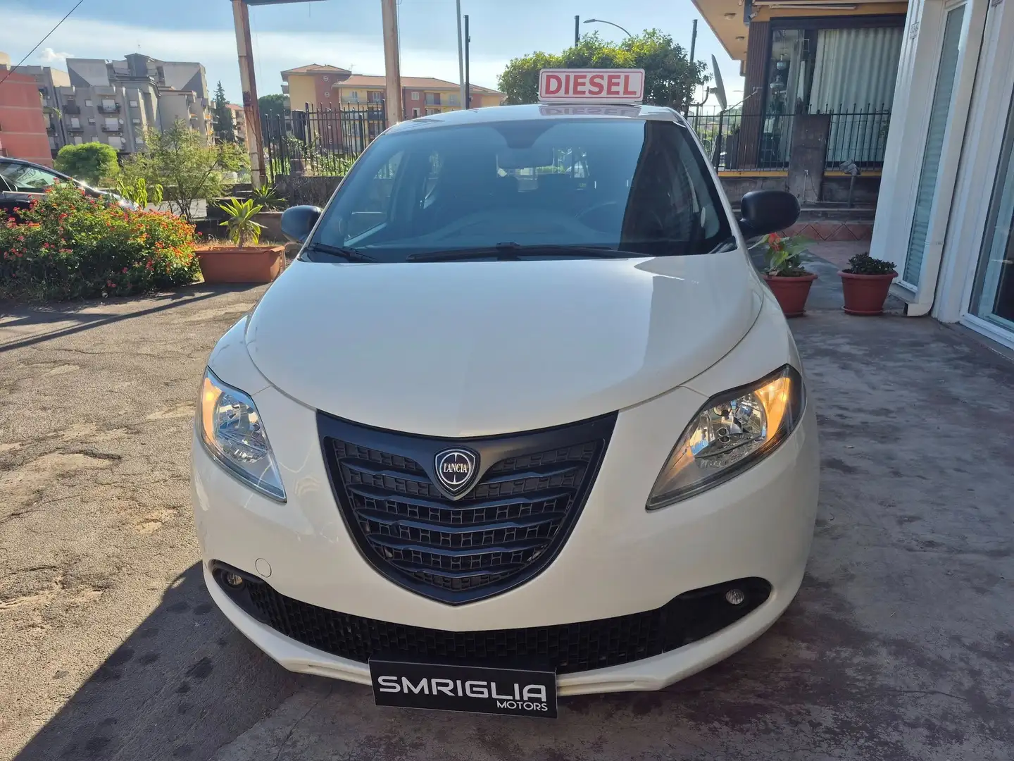 Lancia Ypsilon 1.3 mjt S MomoDesign s Blanc - 1