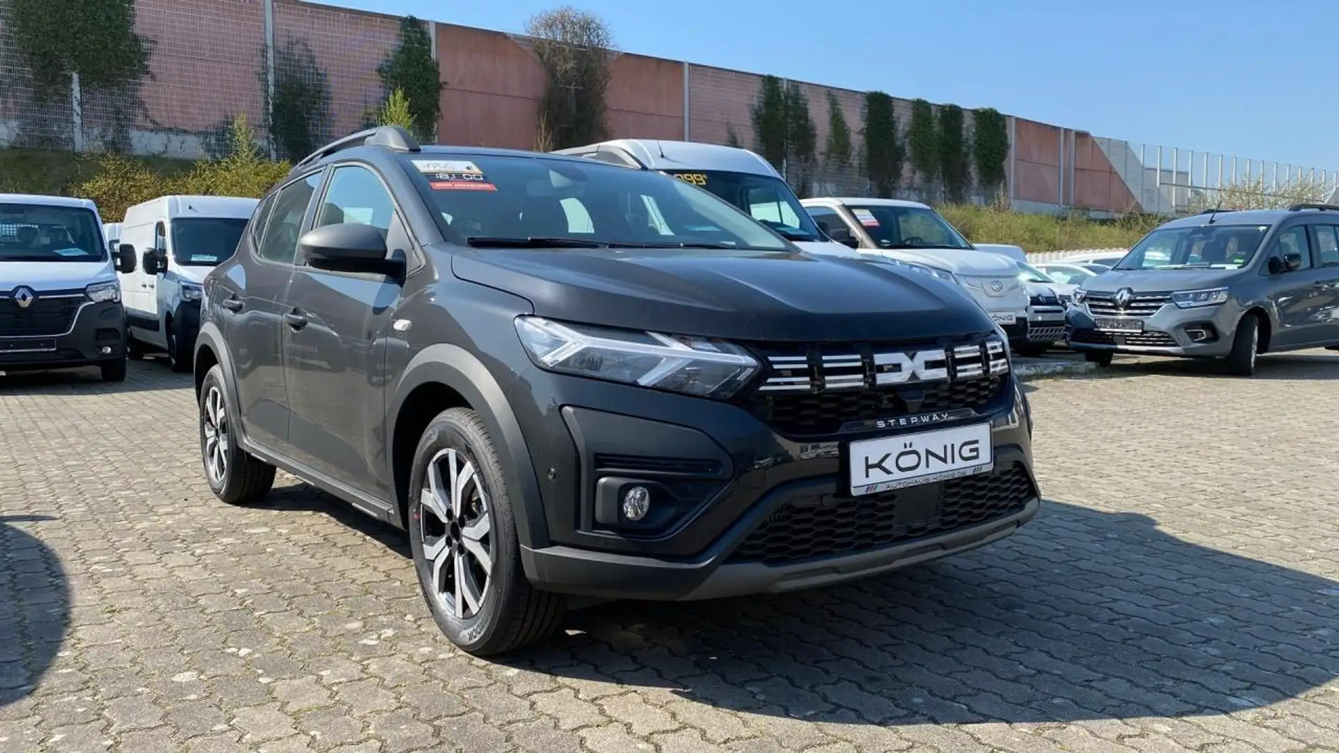 Dacia Sandero Stepway Expression+ TCe 100 ECO-G Zwart - 1