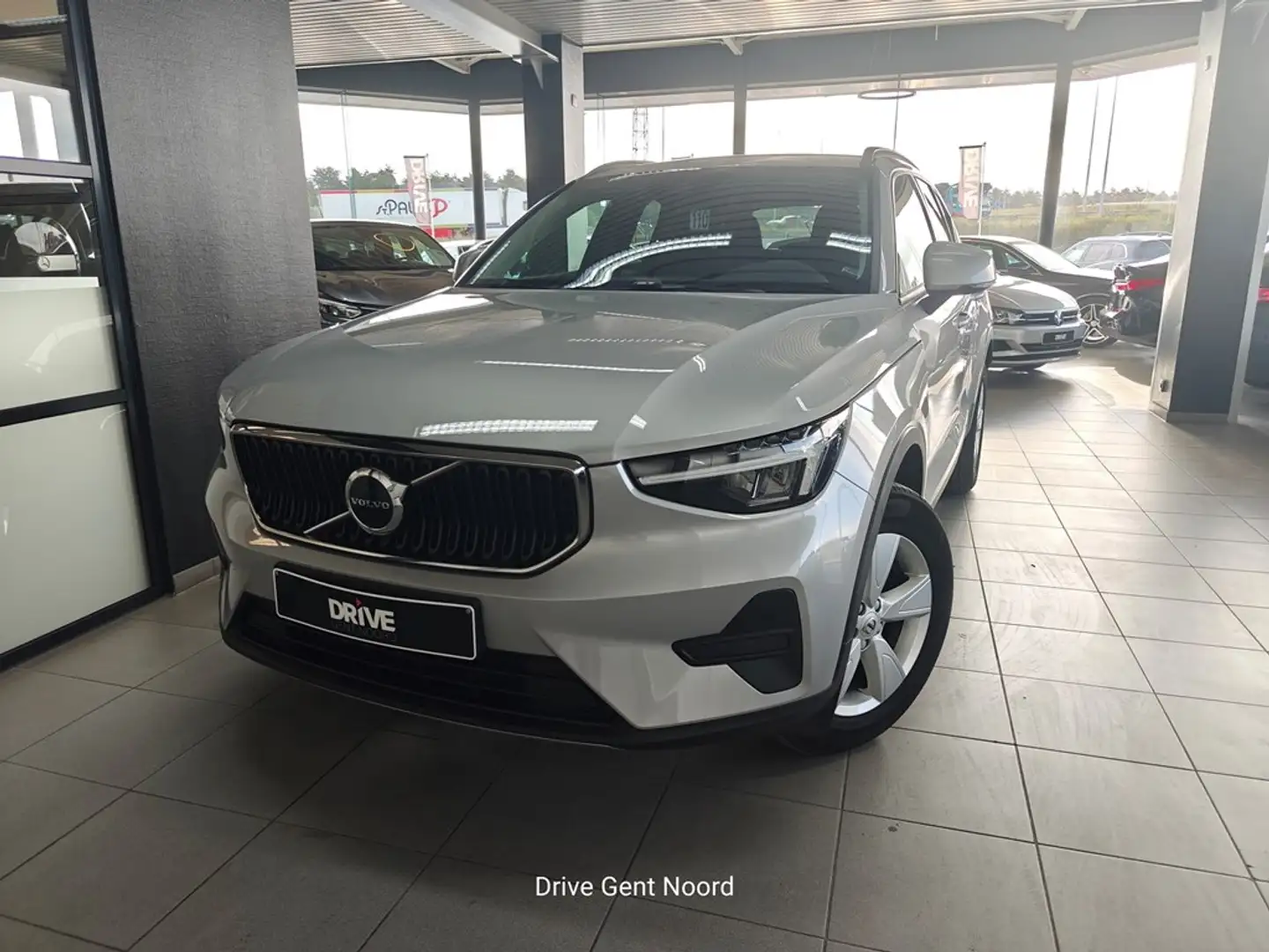 Volvo XC40 T2 Ess.AUT *PDC/Camera/LED/GPS* Gris - 1