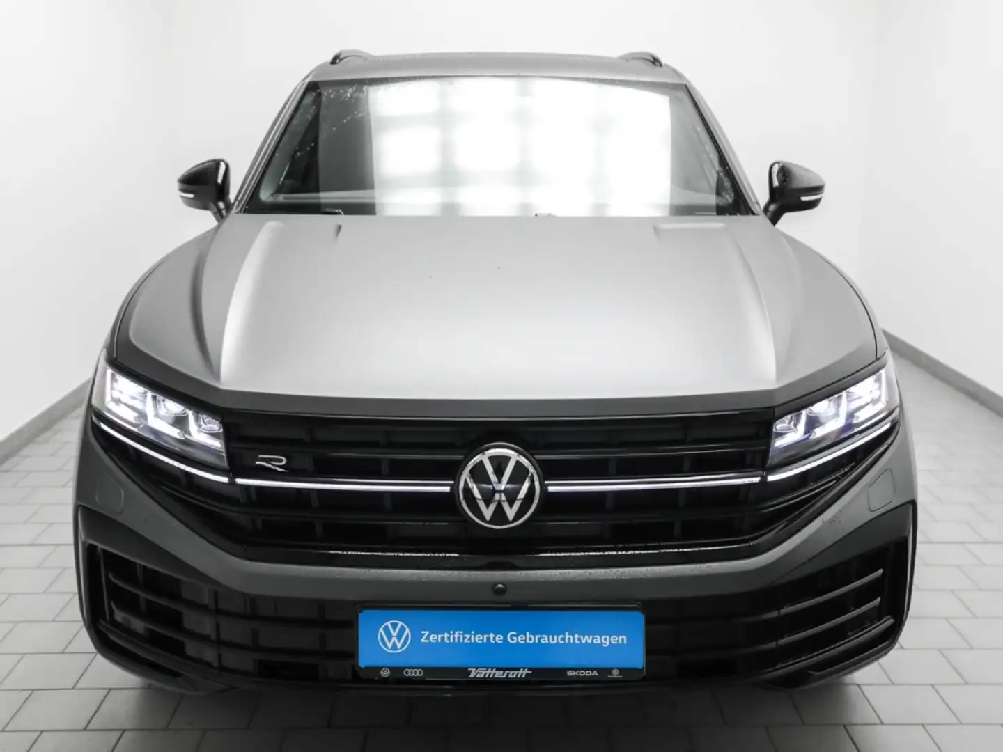 Volkswagen Touareg R 3.0 V6 eHybrid 4M AHK Navi Dynaudio Grau - 2
