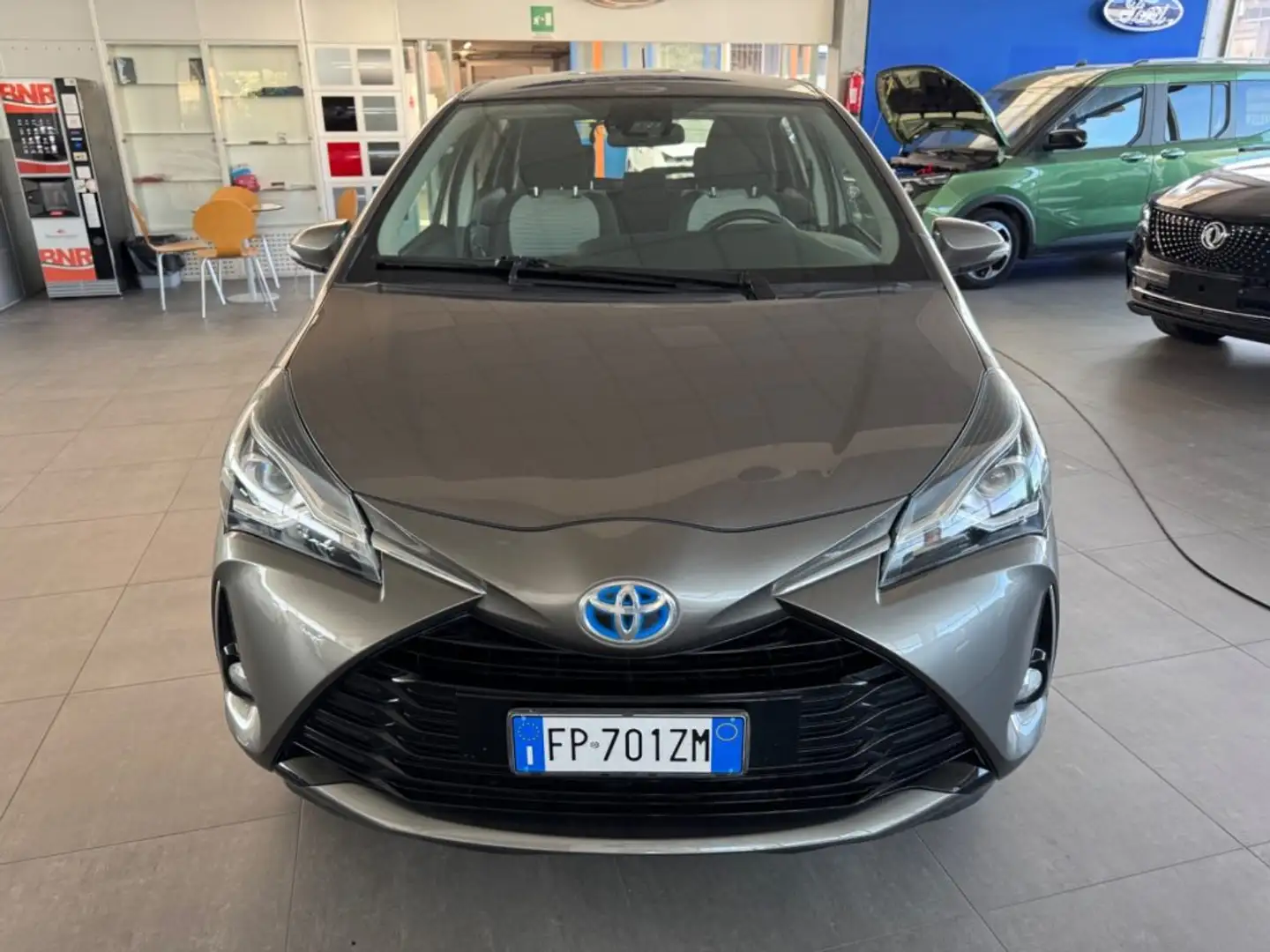 Toyota Yaris 1.5 Hybrid 5 porte Active Grigio - 2