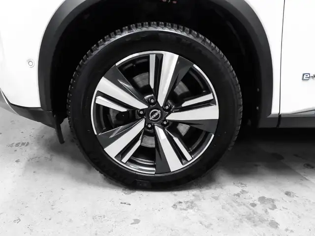Nissan X-Trail view 3