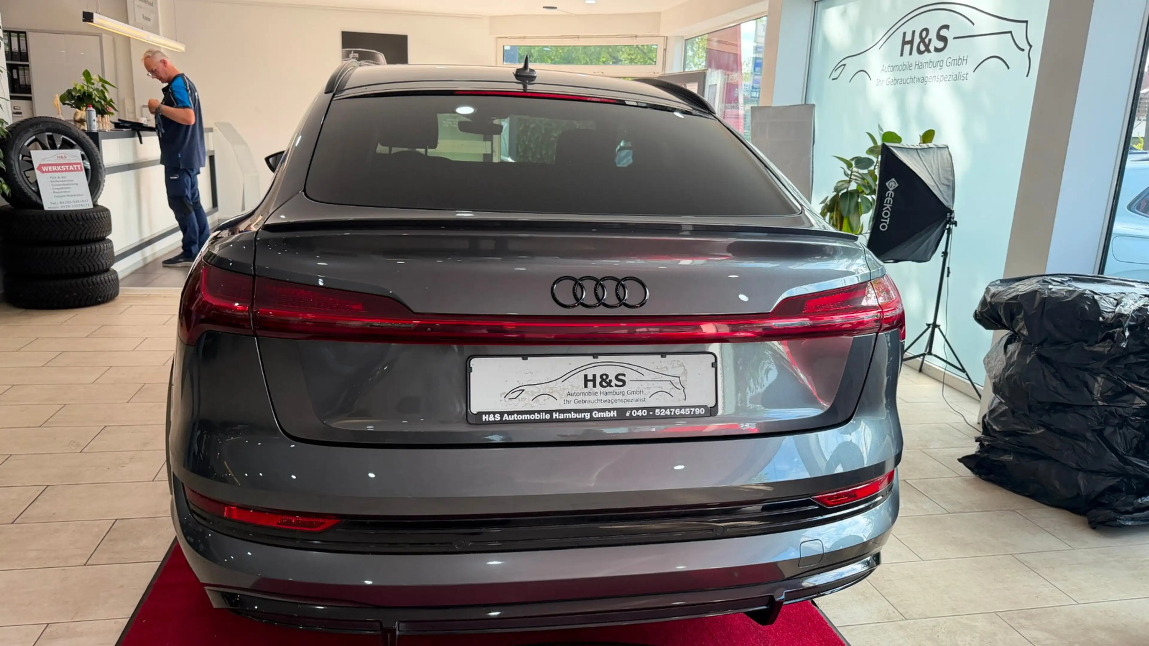 Audi e-tron Sportback S quattro S-LINE — photo 8
