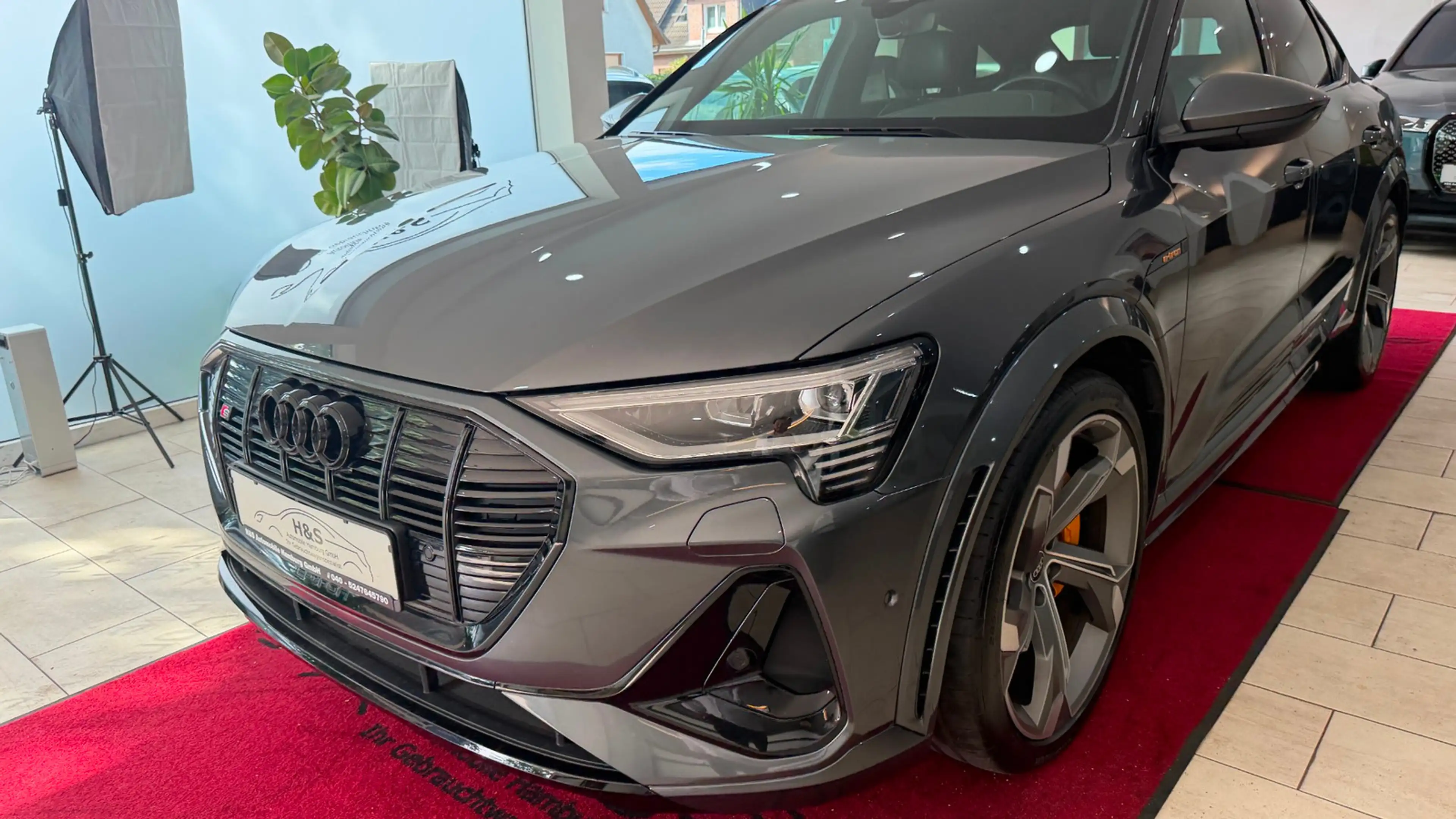 Audi e-tron Sportback S quattro S-LINE — photo 2