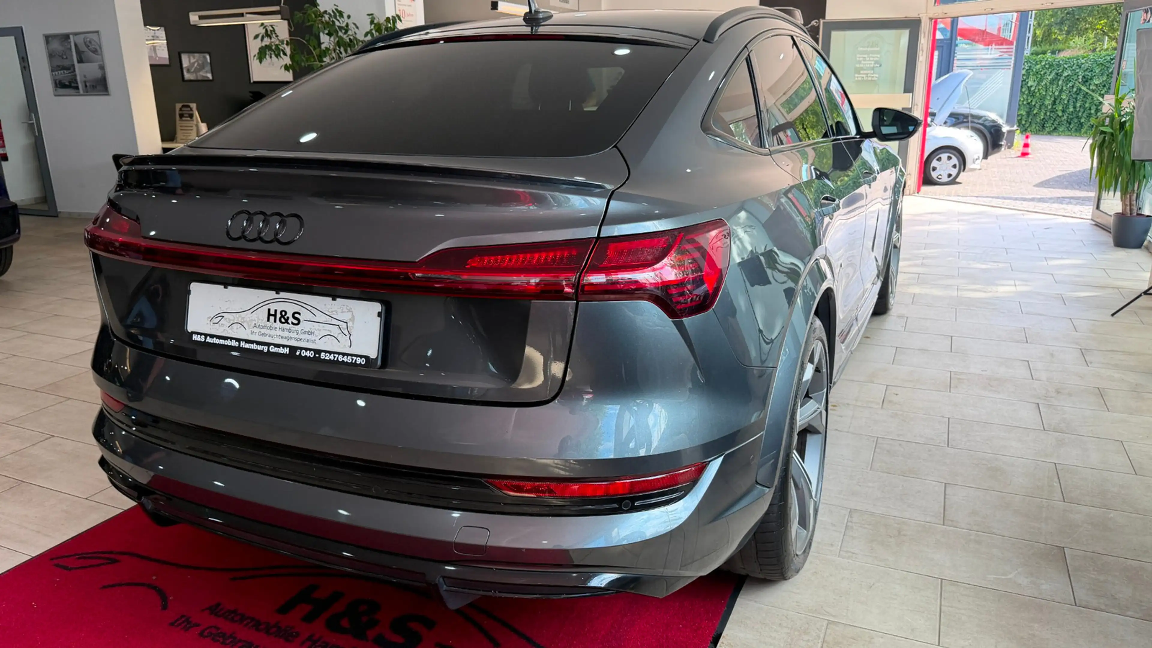 Audi e-tron Sportback S quattro S-LINE — photo 10