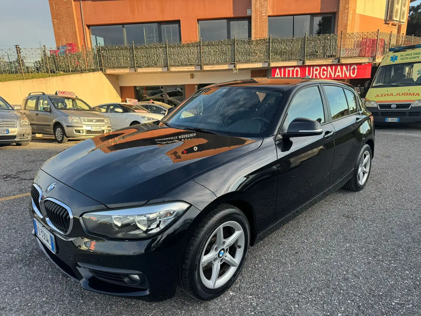 BMW 118 Serie 1 F/20-21 2015 118d Urban 5p auto Noir - 1