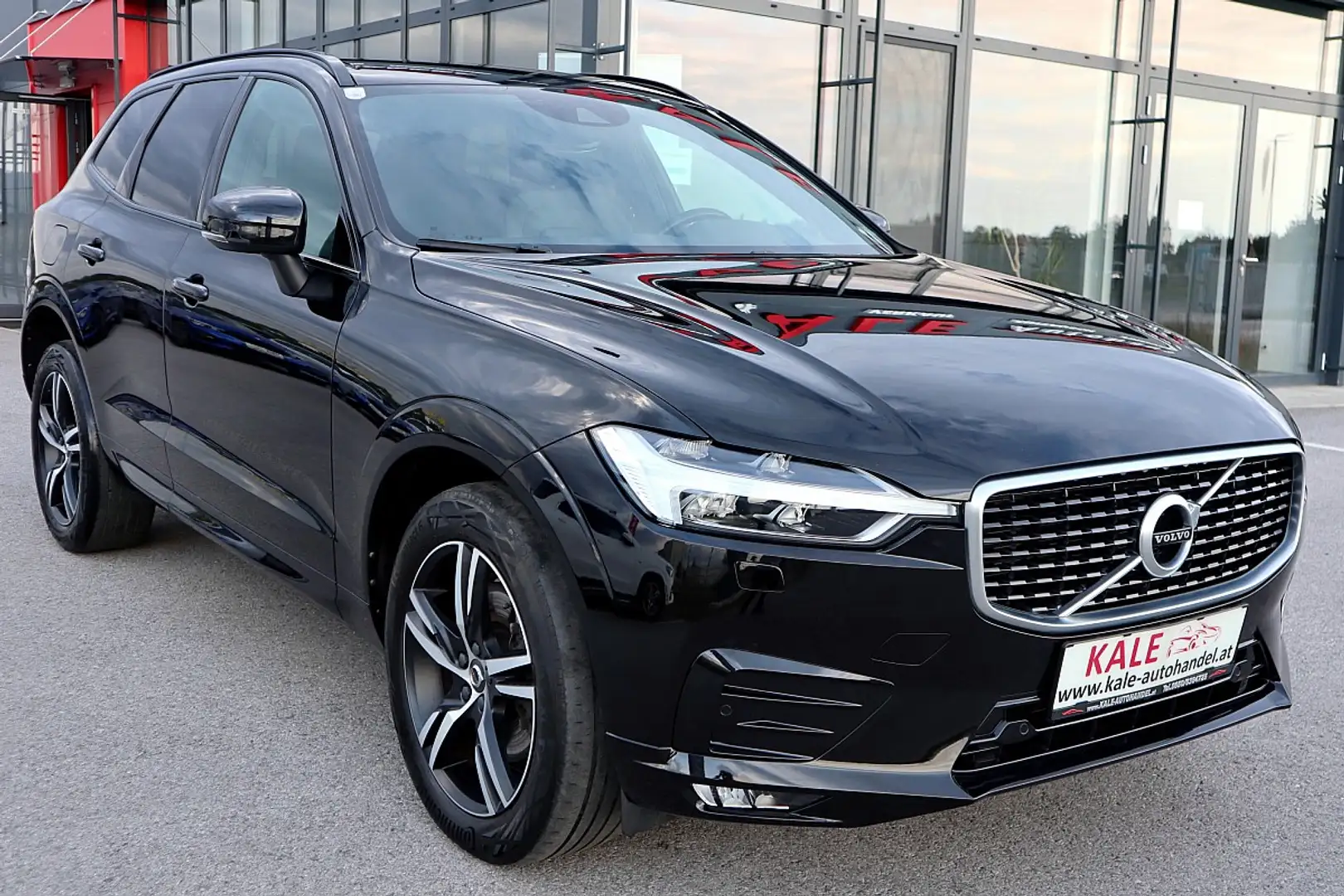 Volvo XC60 B4 R-Design AWD Geartronic *1.Besitz*Leder*LED*... Schwarz - 2