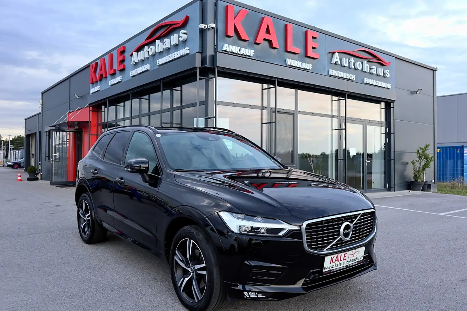 Volvo XC60 B4 R-Design AWD Geartronic *1.Besitz*Leder*LED*... Schwarz - 1