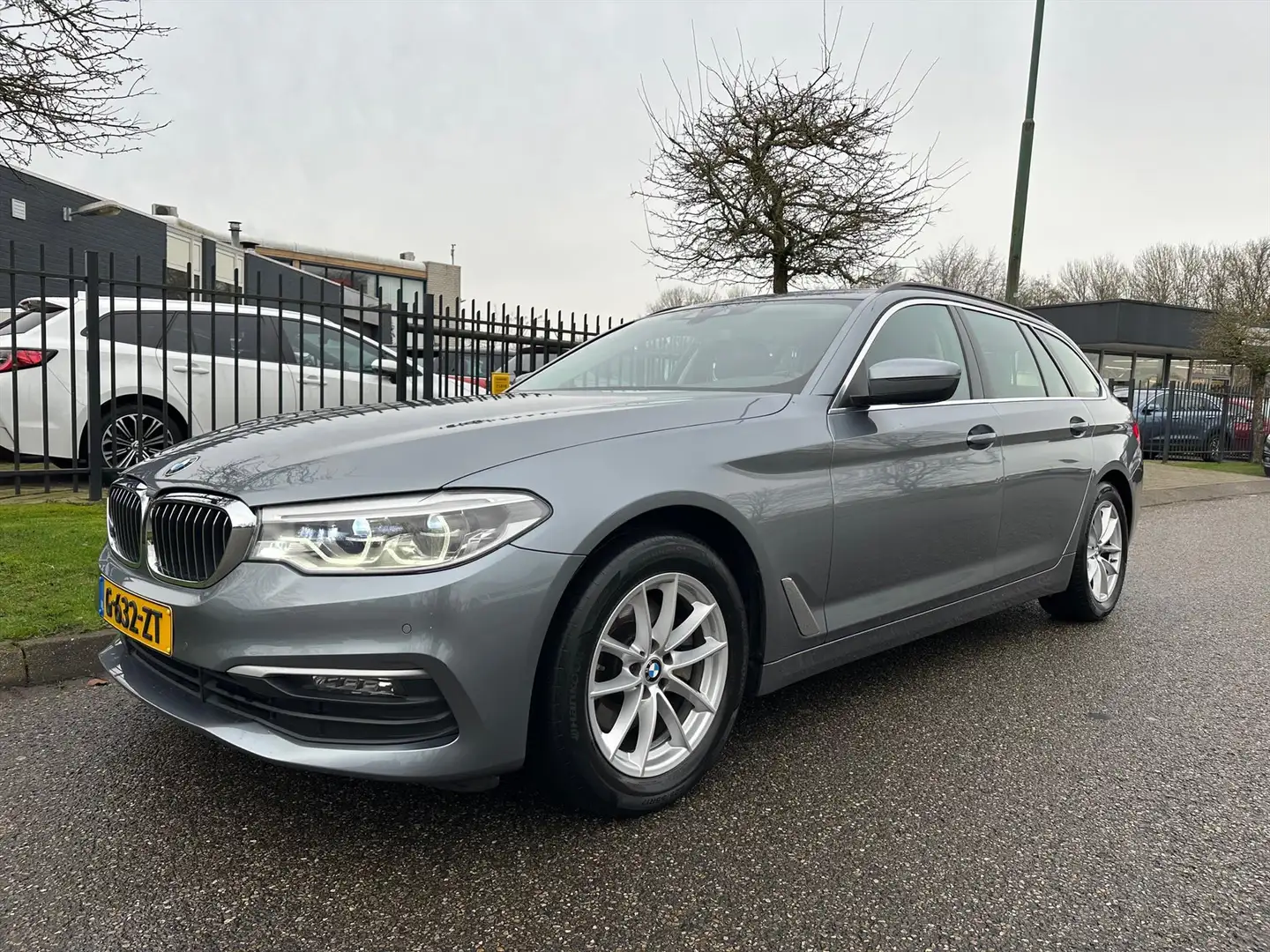 BMW 520 5-Serie Touring (g31) 520i 184pk Aut. Corporate Ex Grijs - 1
