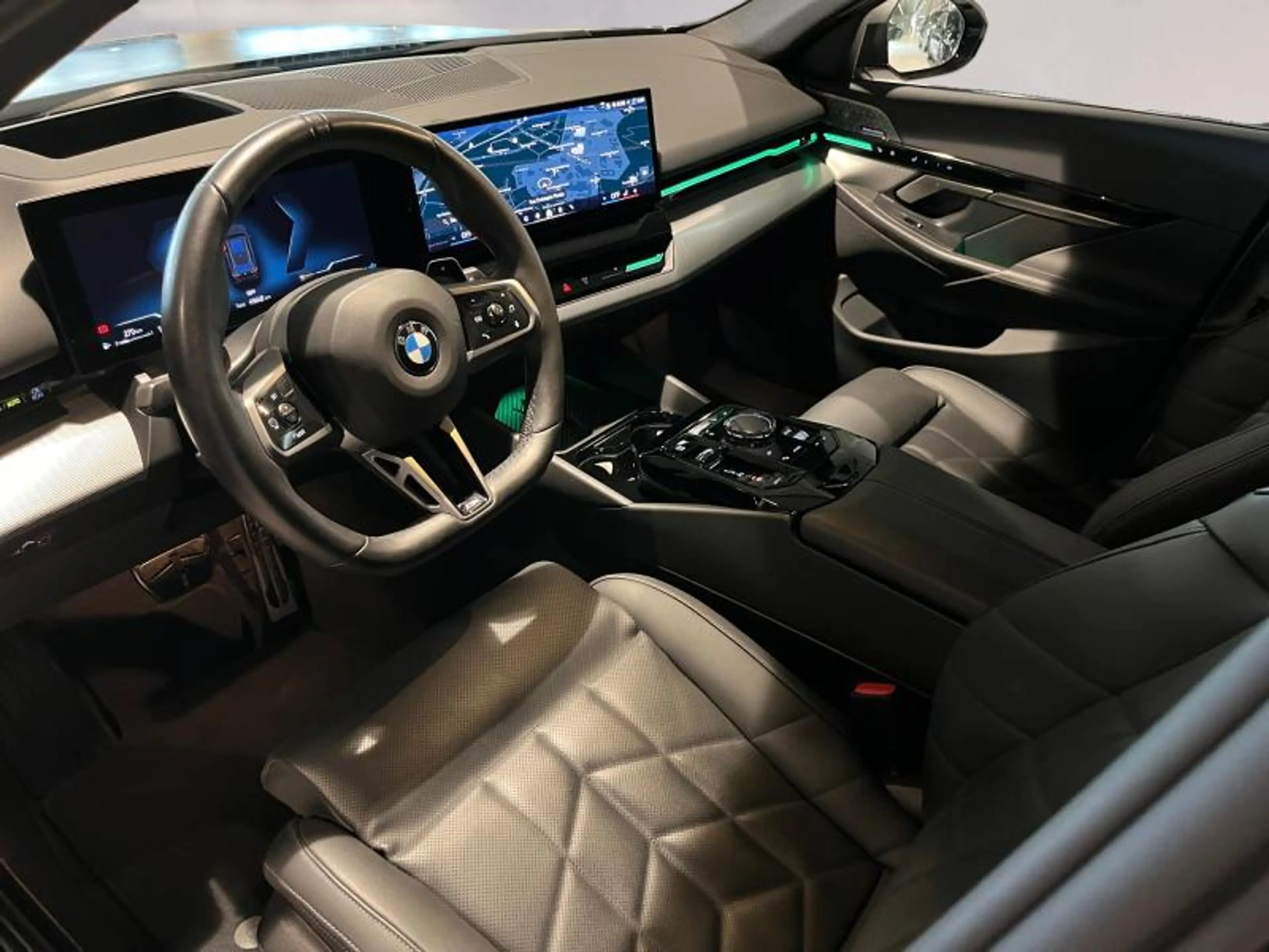 BMW 520 520d xDrive Touring M sport — photo 10