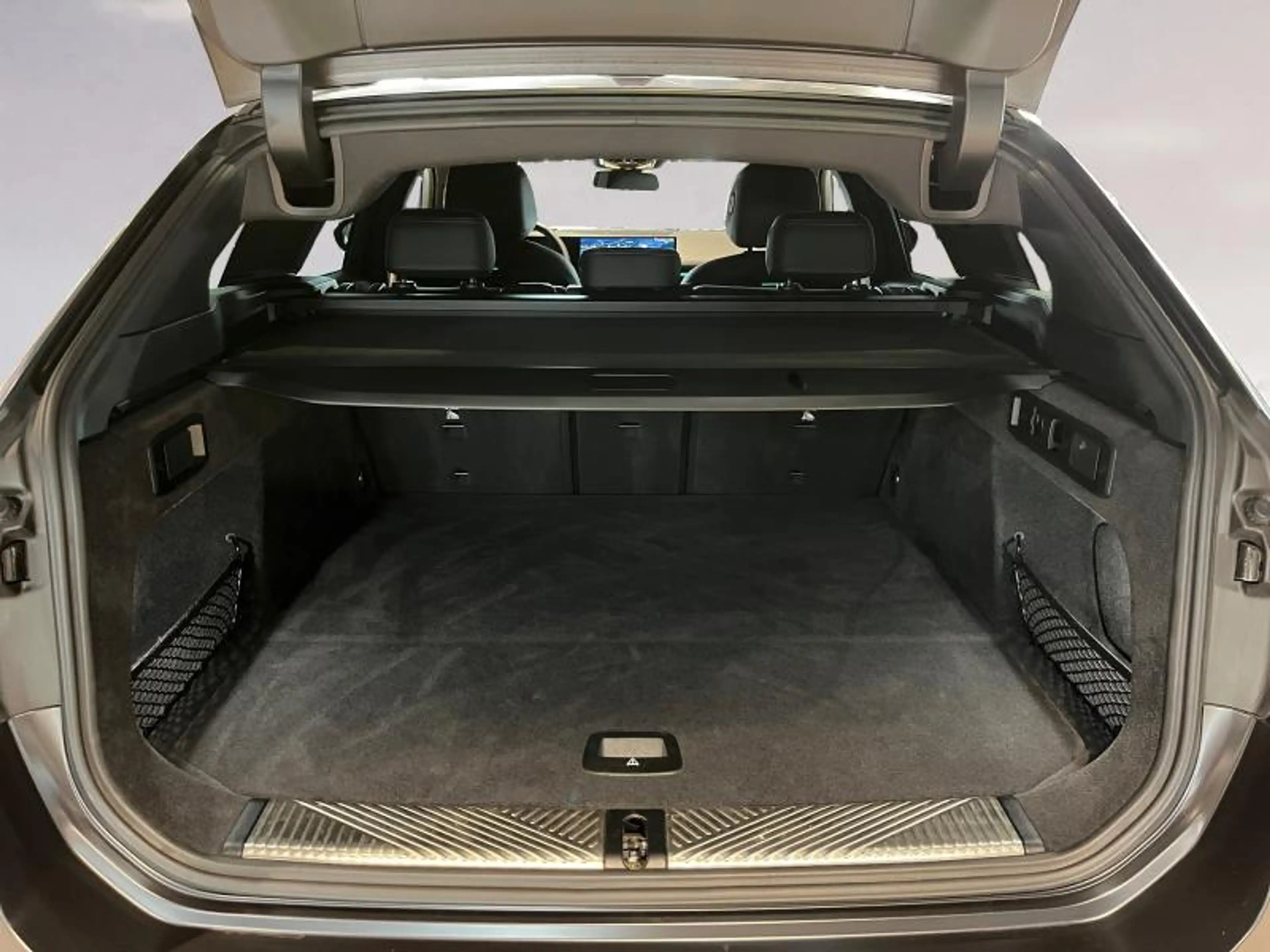 BMW 520 520d xDrive Touring M sport — photo 14