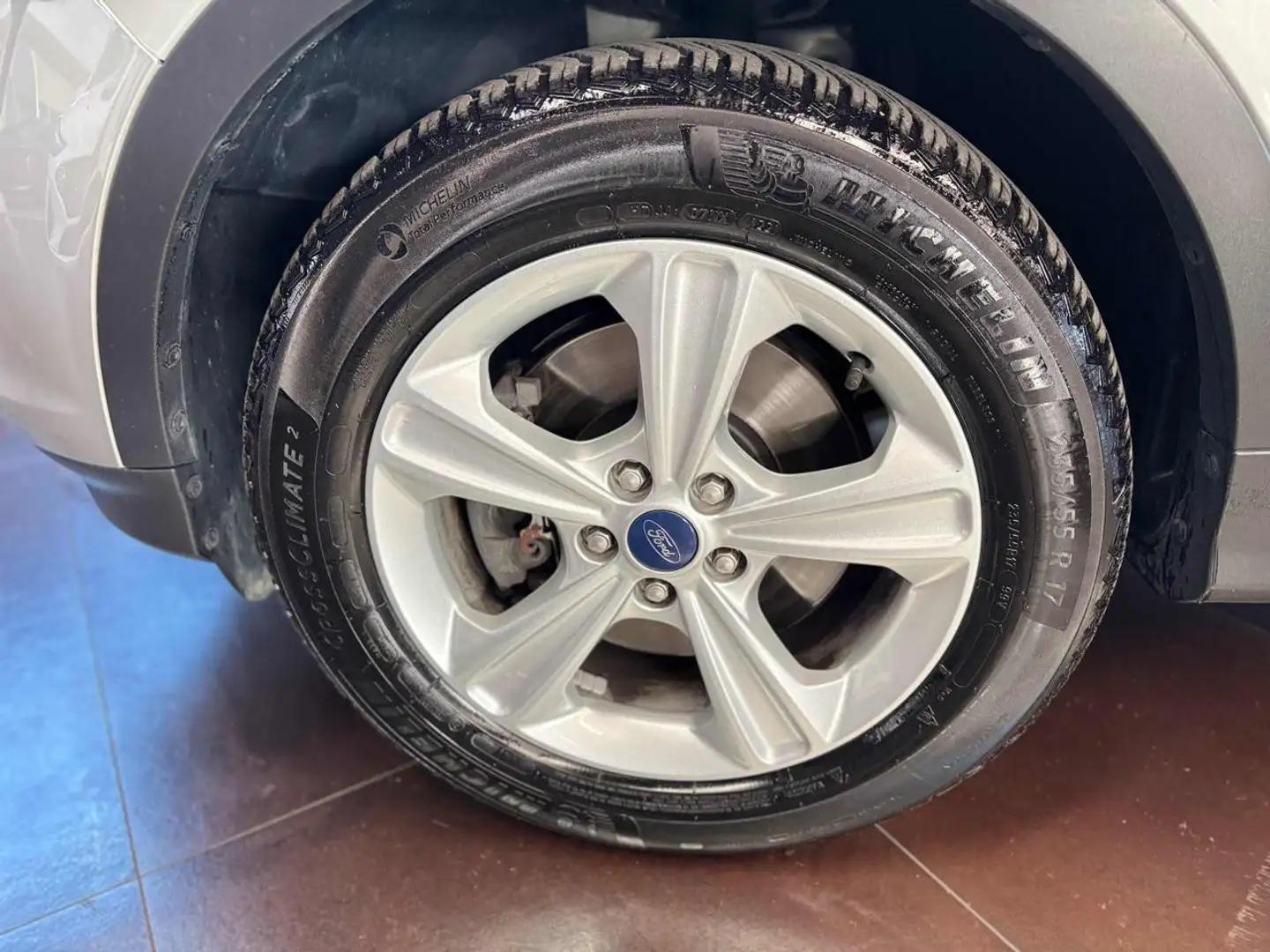 Ford Kuga 2.0 TDCI 140 CV 4WD Business Argento - 2