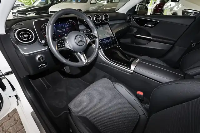 Mercedes-Benz C-Class view 9