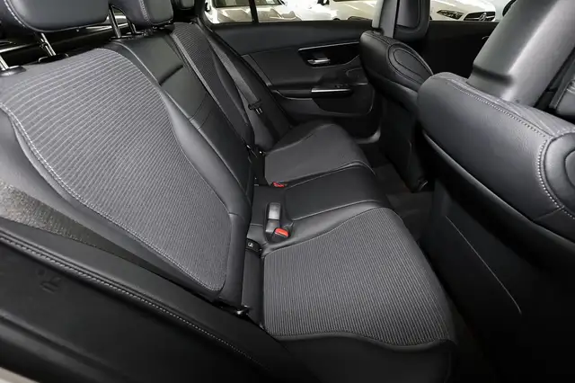 Mercedes-Benz C-Class view 7