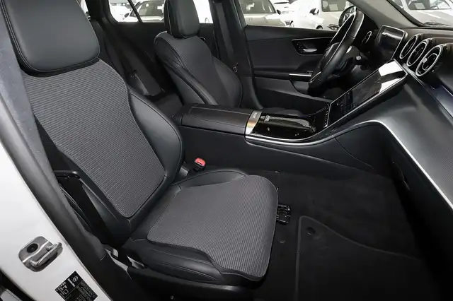 Mercedes-Benz C-Class view 5