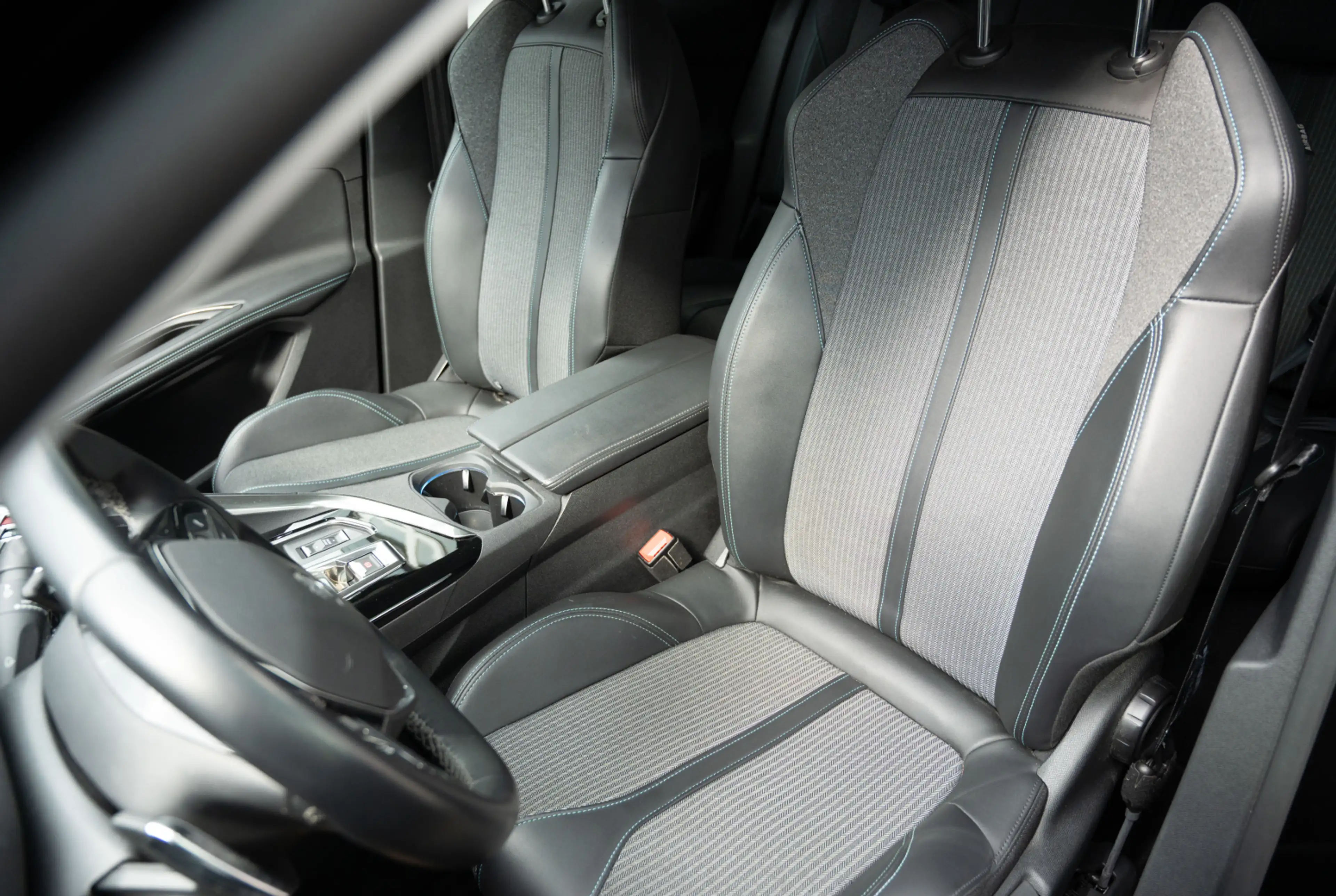 Peugeot 3008 Allure Pack 1.2 PureTech EAT8 *MIRROR SCREEN*SHZ*EASY-PAKET* *INVENTUR-SALE* — photo 6