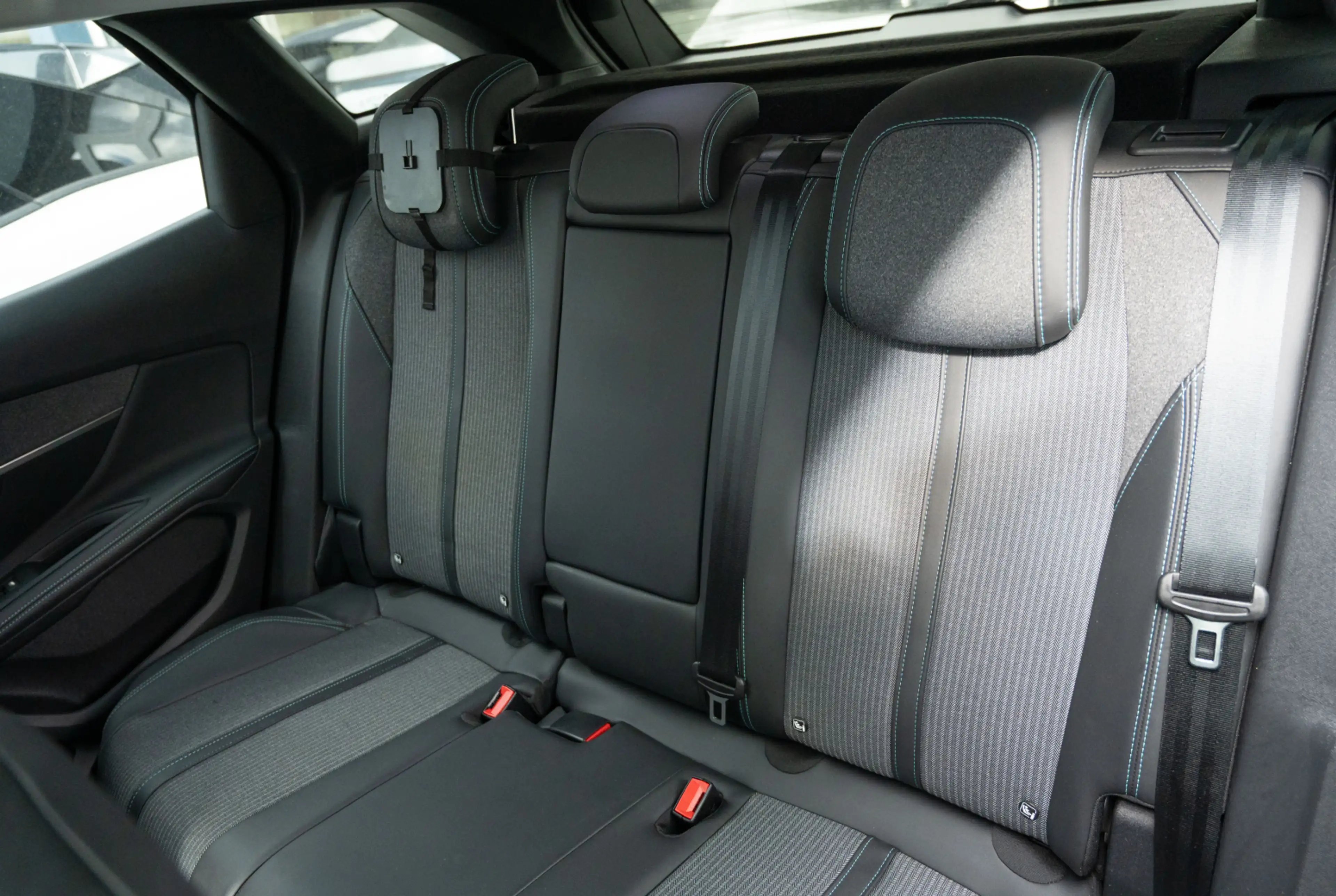 Peugeot 3008 Allure Pack 1.2 PureTech EAT8 *MIRROR SCREEN*SHZ*EASY-PAKET* *INVENTUR-SALE* — photo 7