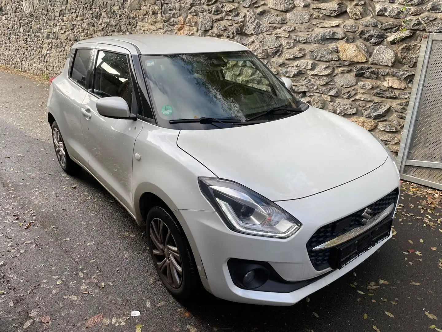 Suzuki Swift Comfort 4x4 / 1.HAND / 48000 KM Weiß - 2