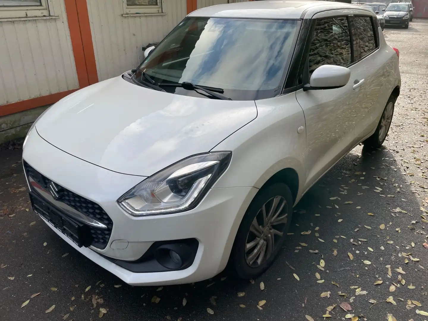 Suzuki Swift Comfort 4x4 / 1.HAND / 48000 KM Weiß - 1