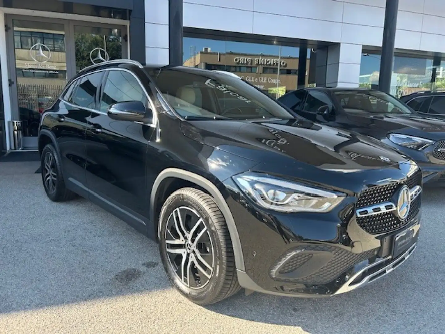 Mercedes-Benz GLA 200 d Automatic 4Matic Sport Plus Schwarz - 1
