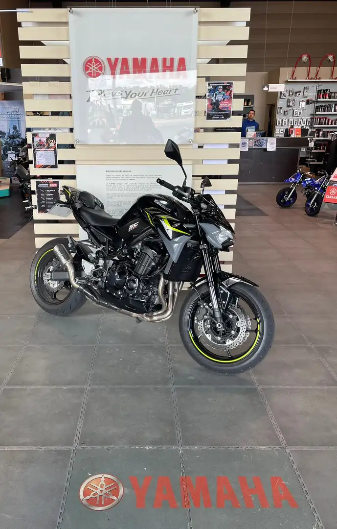 Kawasaki Z 900 Zwart - 1
