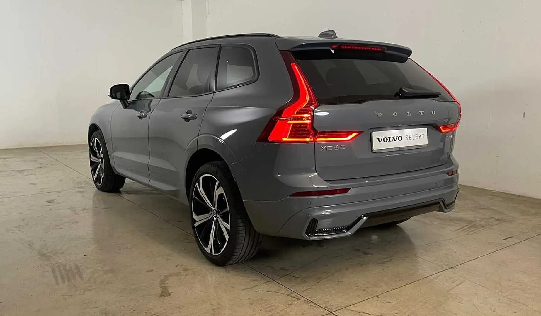 Volvo XC60 R-Design, B4 AWD mild hybrid (D) Grigio - 2