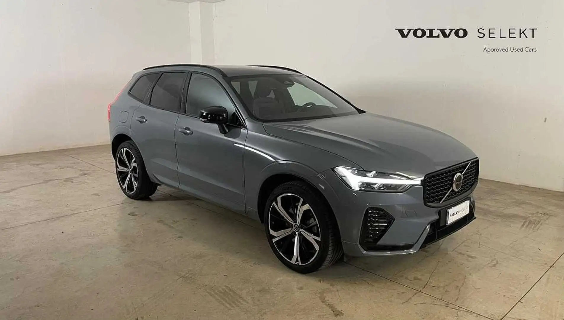 Volvo XC60 R-Design, B4 AWD mild hybrid (D) Gris - 1