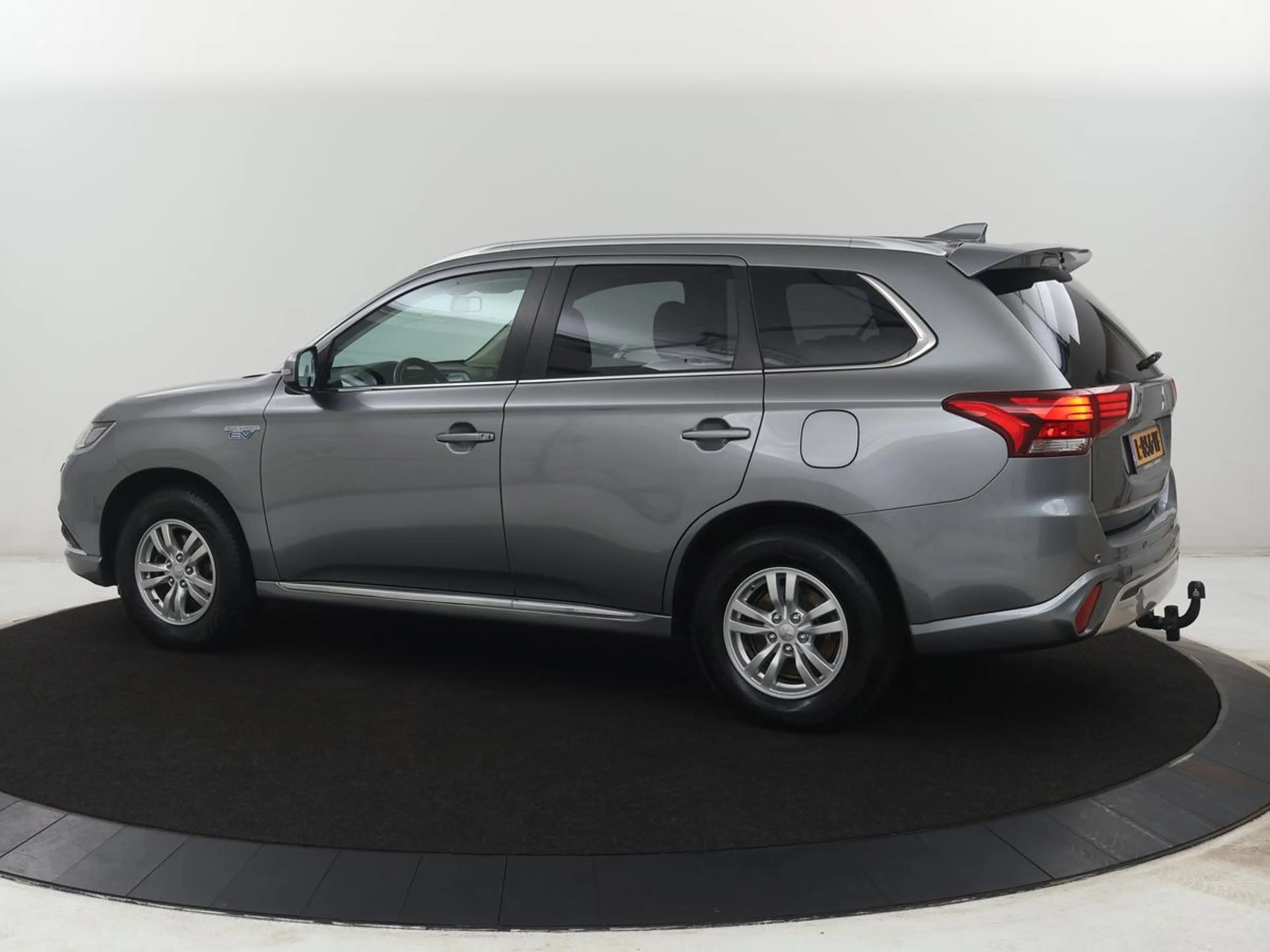 Mitsubishi Outlander 2.4 PHEV Pure | SOH 71% | Camera | Stoelverwarming — photo 2