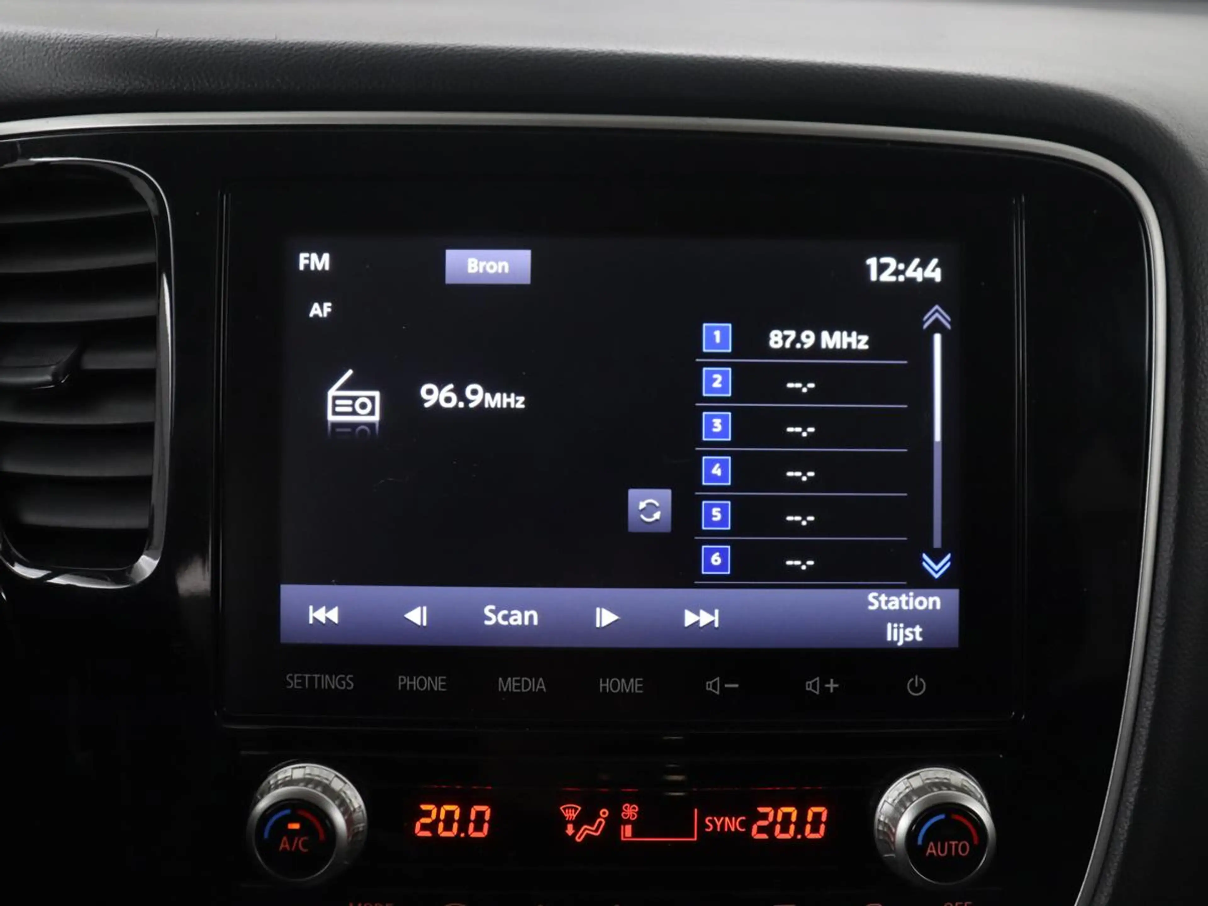 Mitsubishi Outlander 2.4 PHEV Pure | SOH 71% | Camera | Stoelverwarming — photo 19