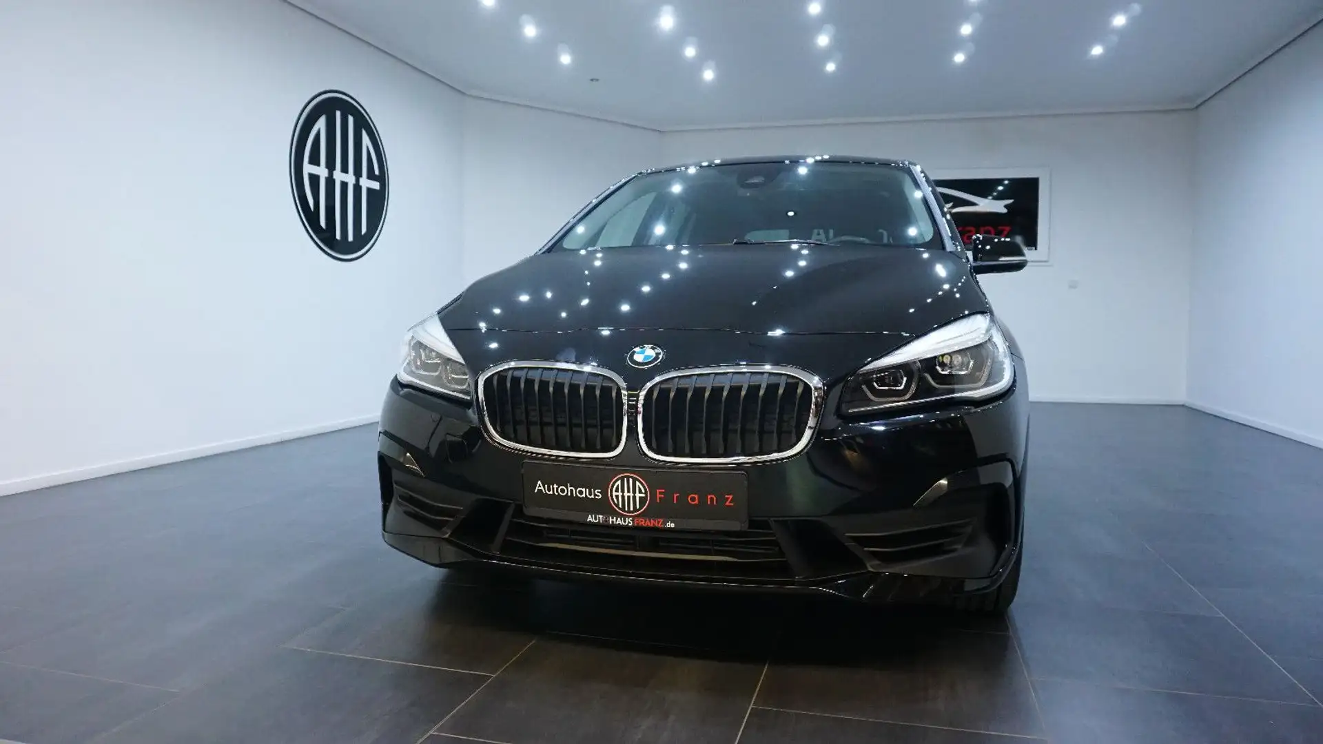 BMW 220 *KAM*SHZ*ABSTAND*CARPLAY Zwart - 2
