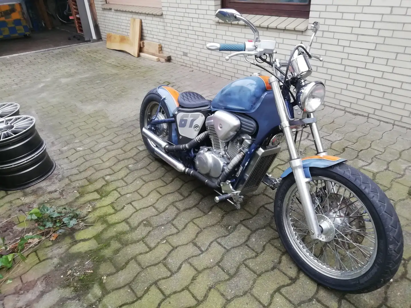 Honda VT 600 Bobber umbau Blau - 1
