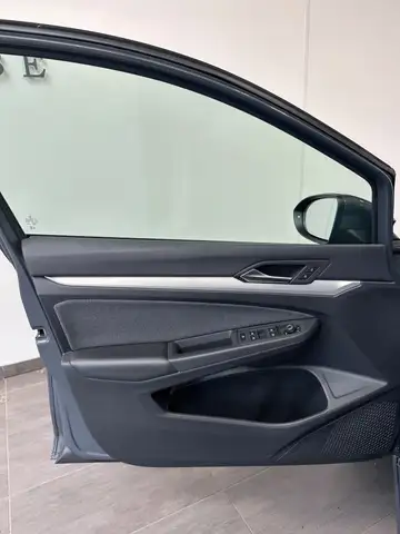 Volkswagen Golf view 6
