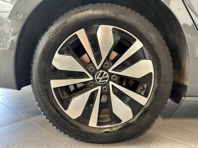 Volkswagen Golf view 3