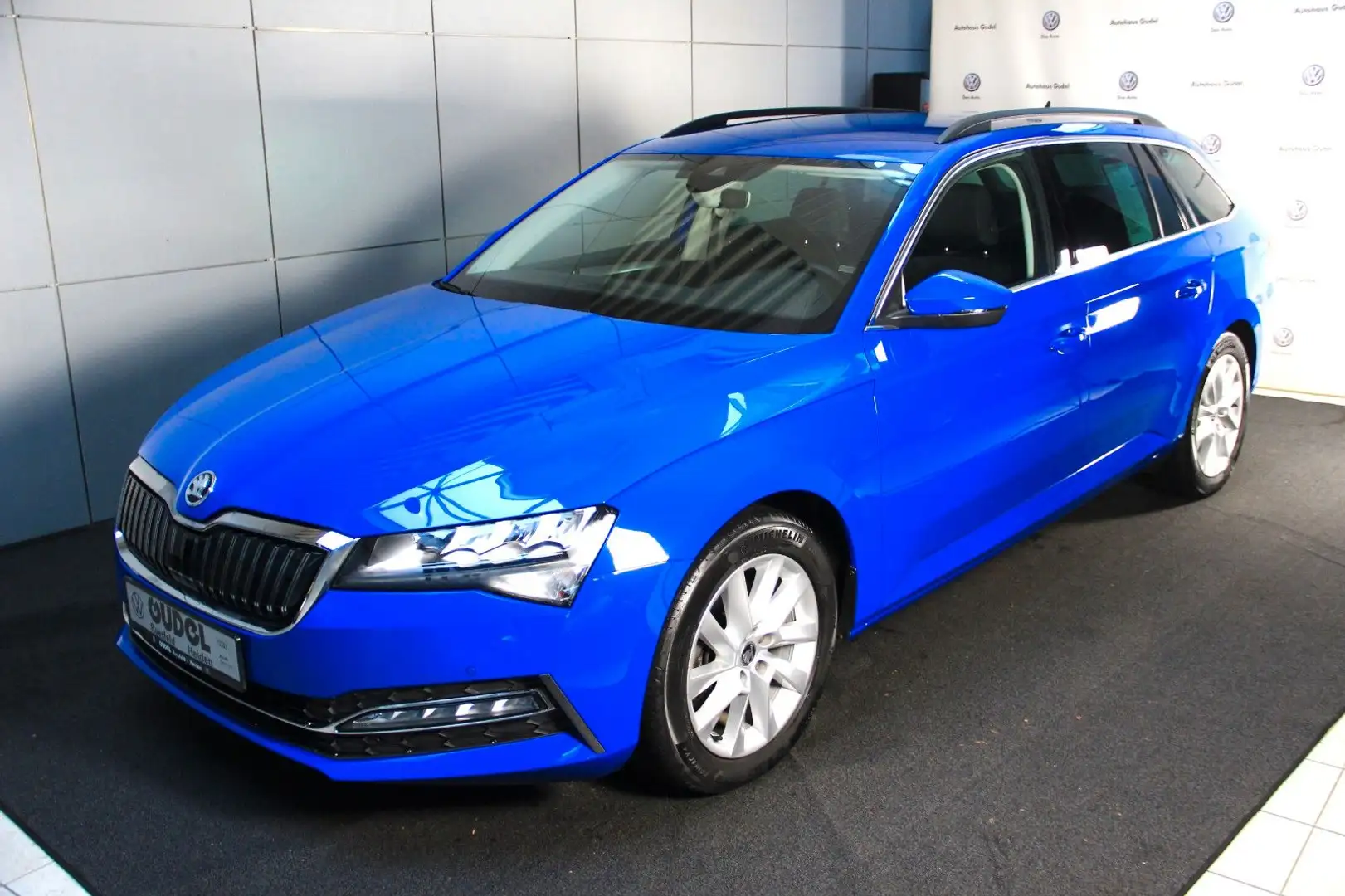 Skoda Superb Combi Ambition 1.4 TSI DSG iV Hybrid AHK Blau - 2