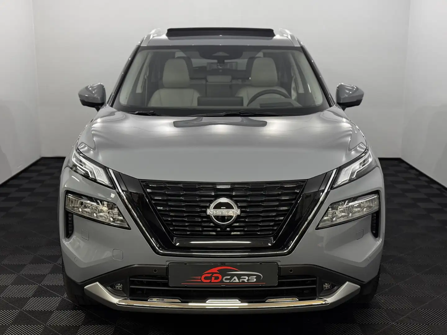 Nissan X-Trail 1.5 e-Power Tekna Pano, Leder, 360 Camera, Navi, M Gris - 2