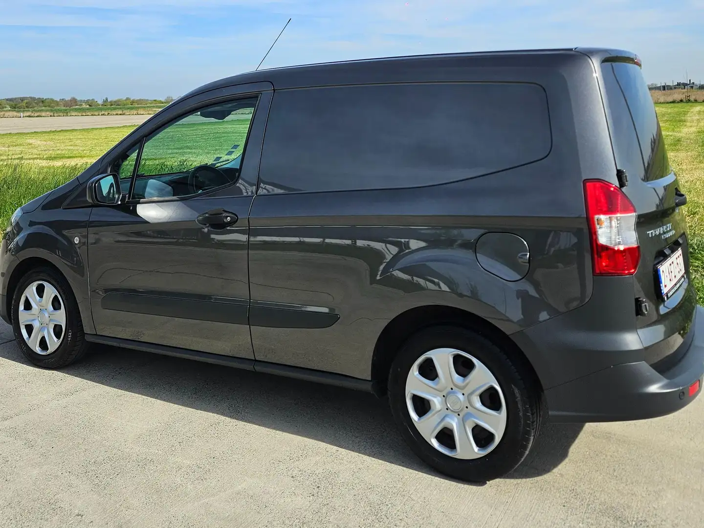 Ford Courier bestelwagen Grau - 1