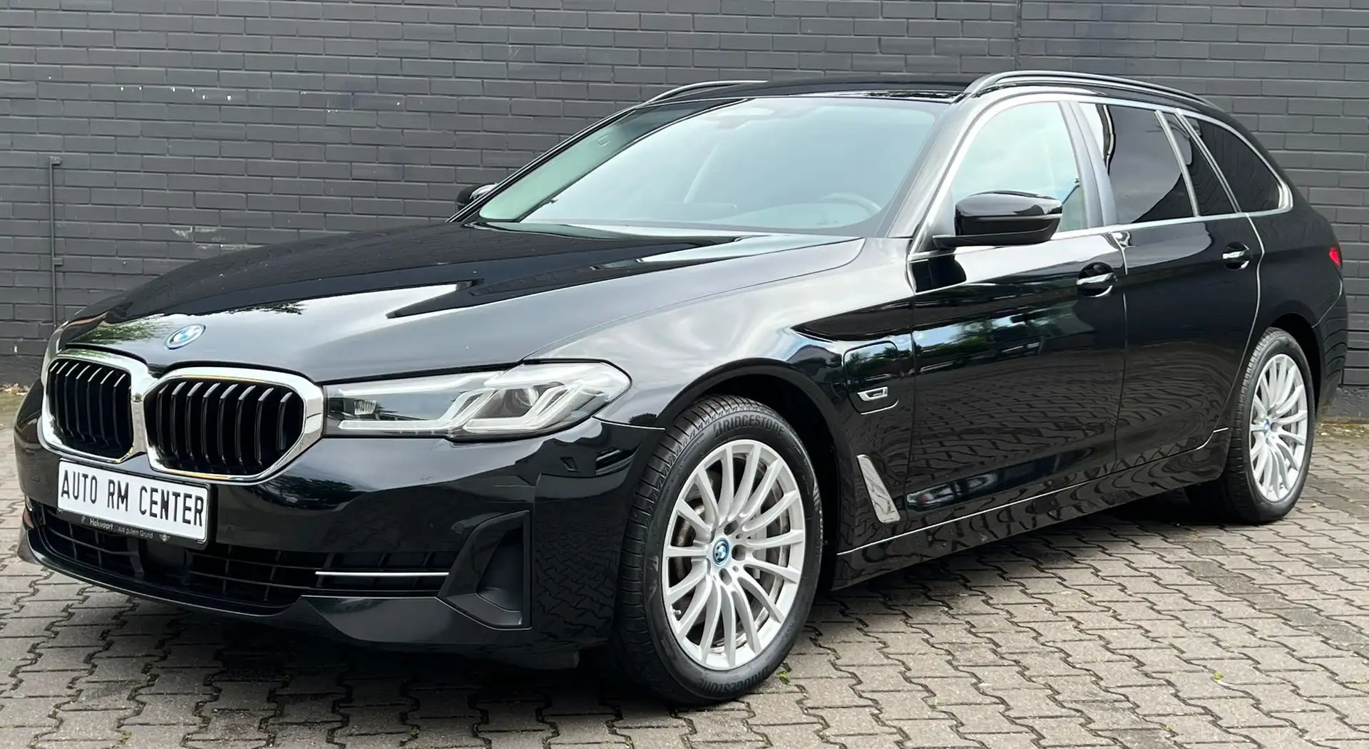 BMW 530 530e xDrive Touring Aut. Noir - 1