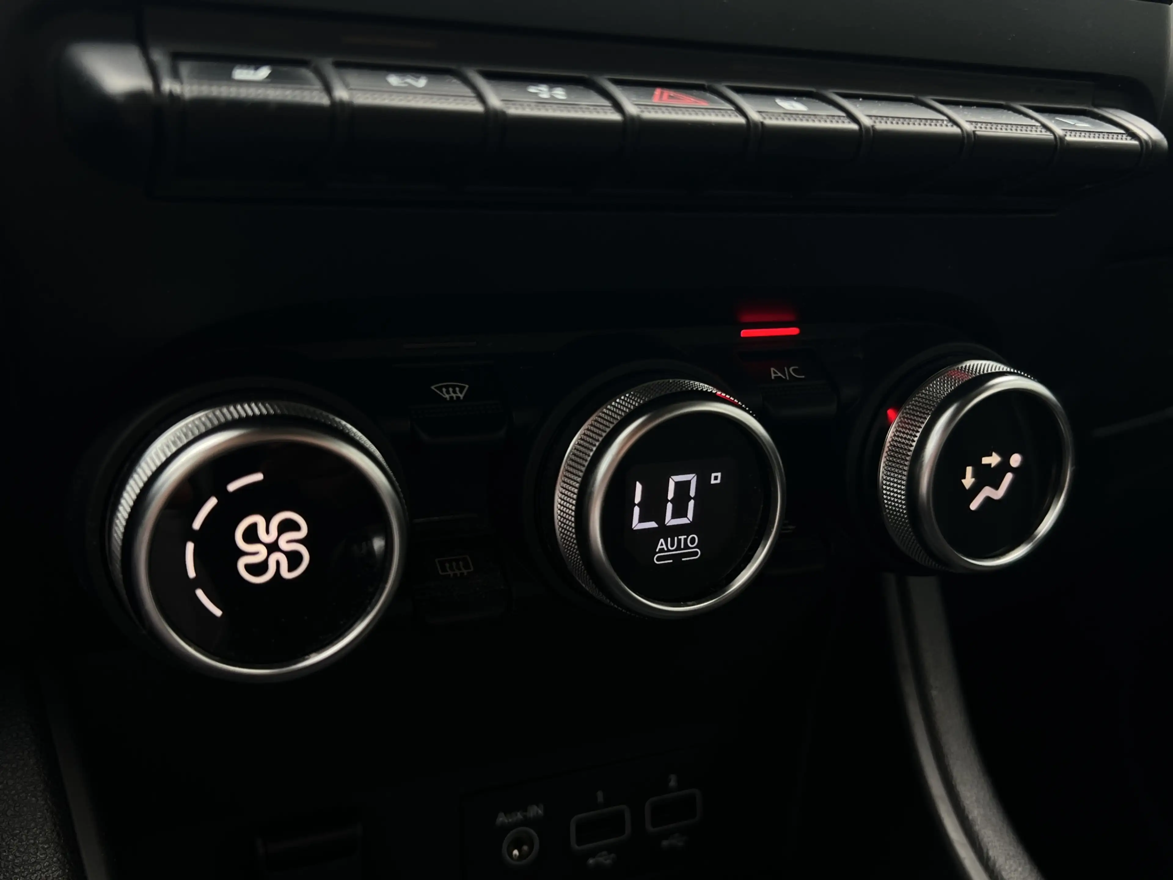 Renault Captur 1.6 E-Tech Hybrid 145 Intens Trekhaak | Stoelverwa — photo 24