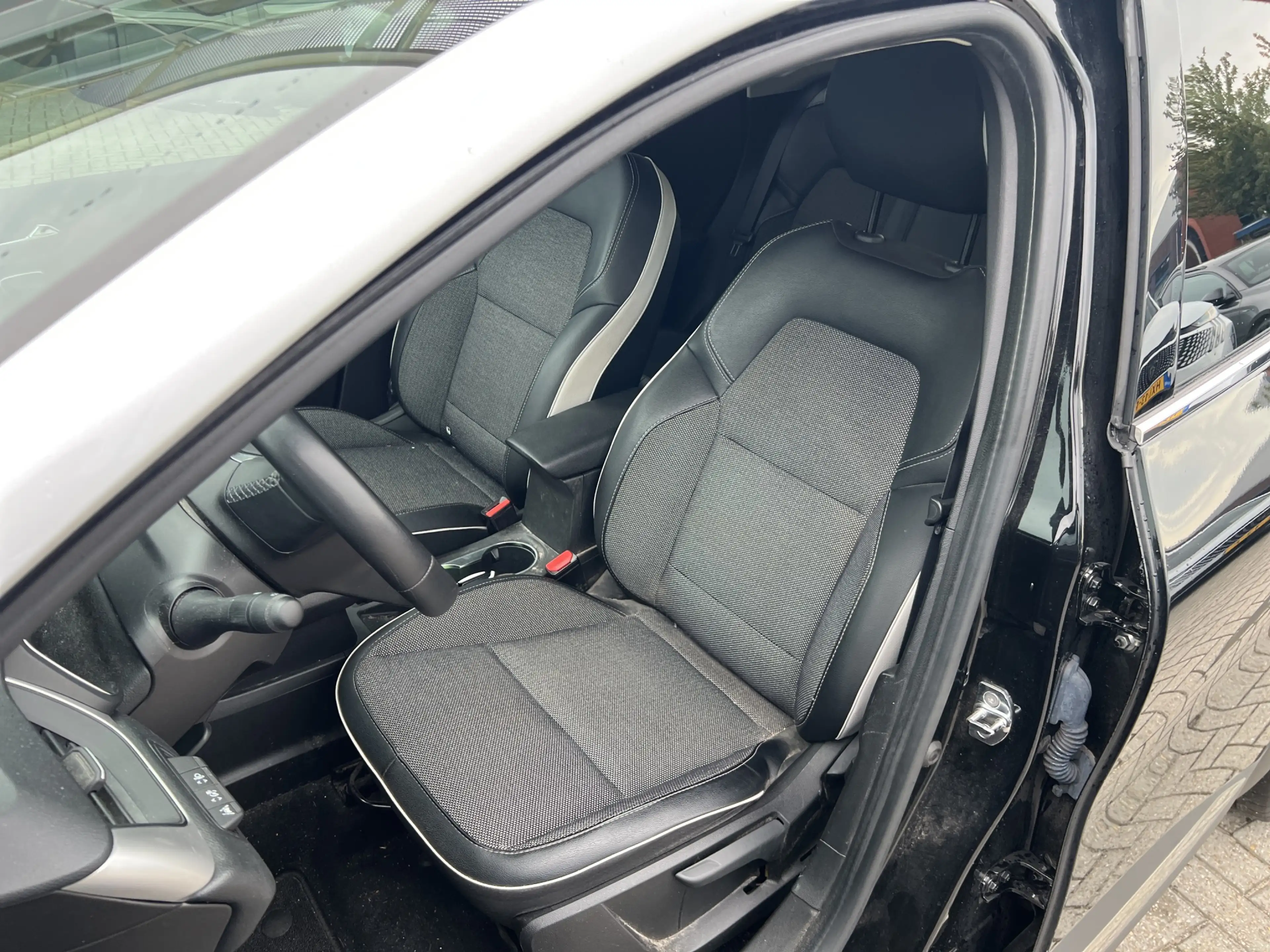 Renault Captur 1.6 E-Tech Hybrid 145 Intens Trekhaak | Stoelverwa — photo 35