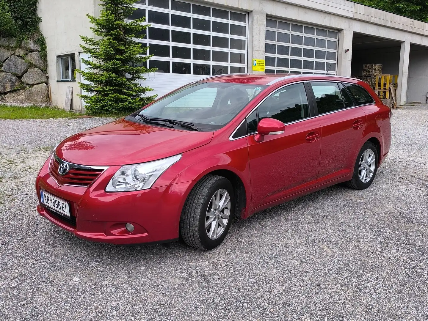 Toyota Avensis Avensis 1,8 Valvematic Comfort Comfort Rouge - 1