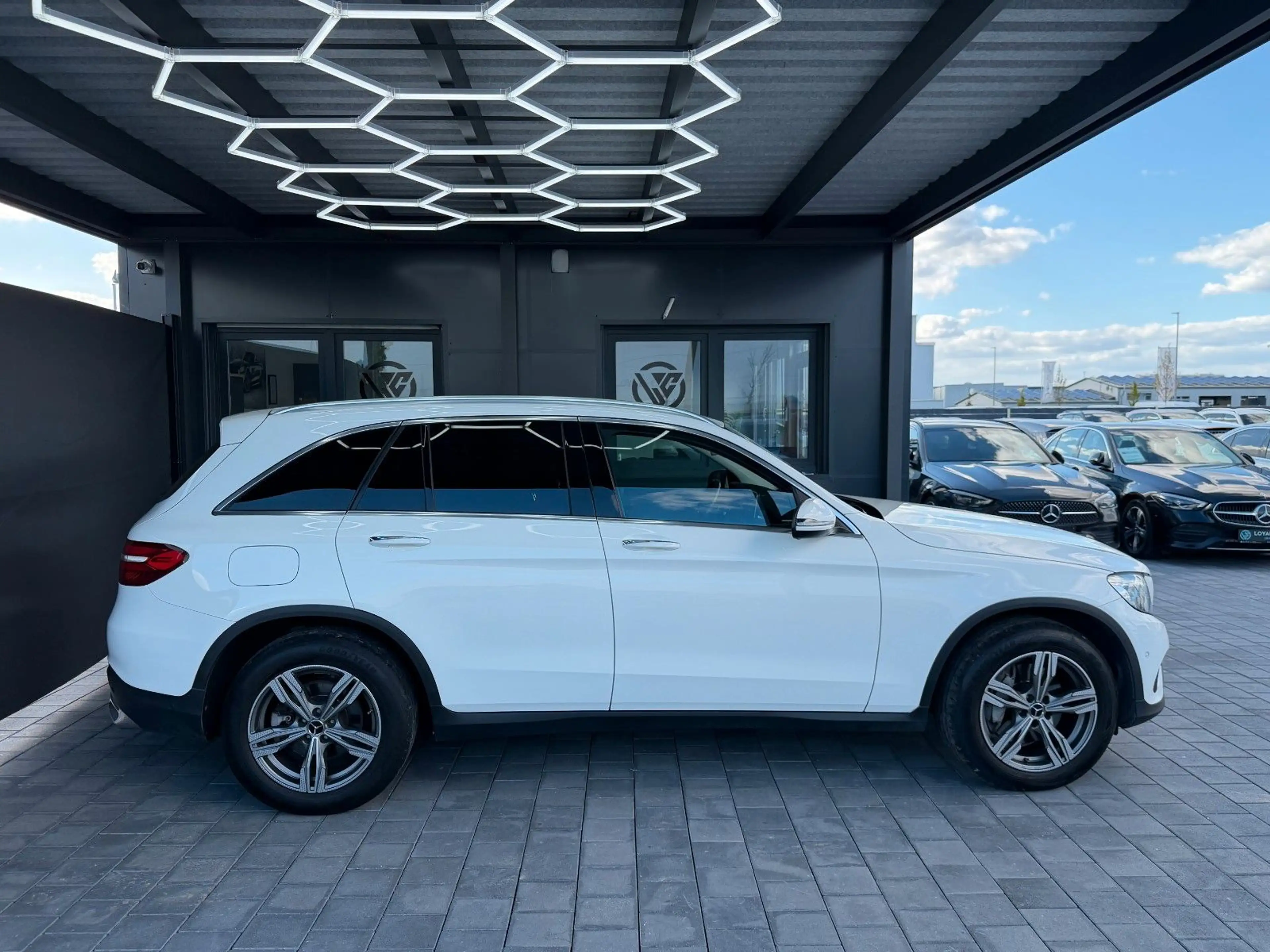 Mercedes-Benz GLC 250 d 4Matic*NAVI*LED*KAMERA*AHK*Keylsess* — photo 5
